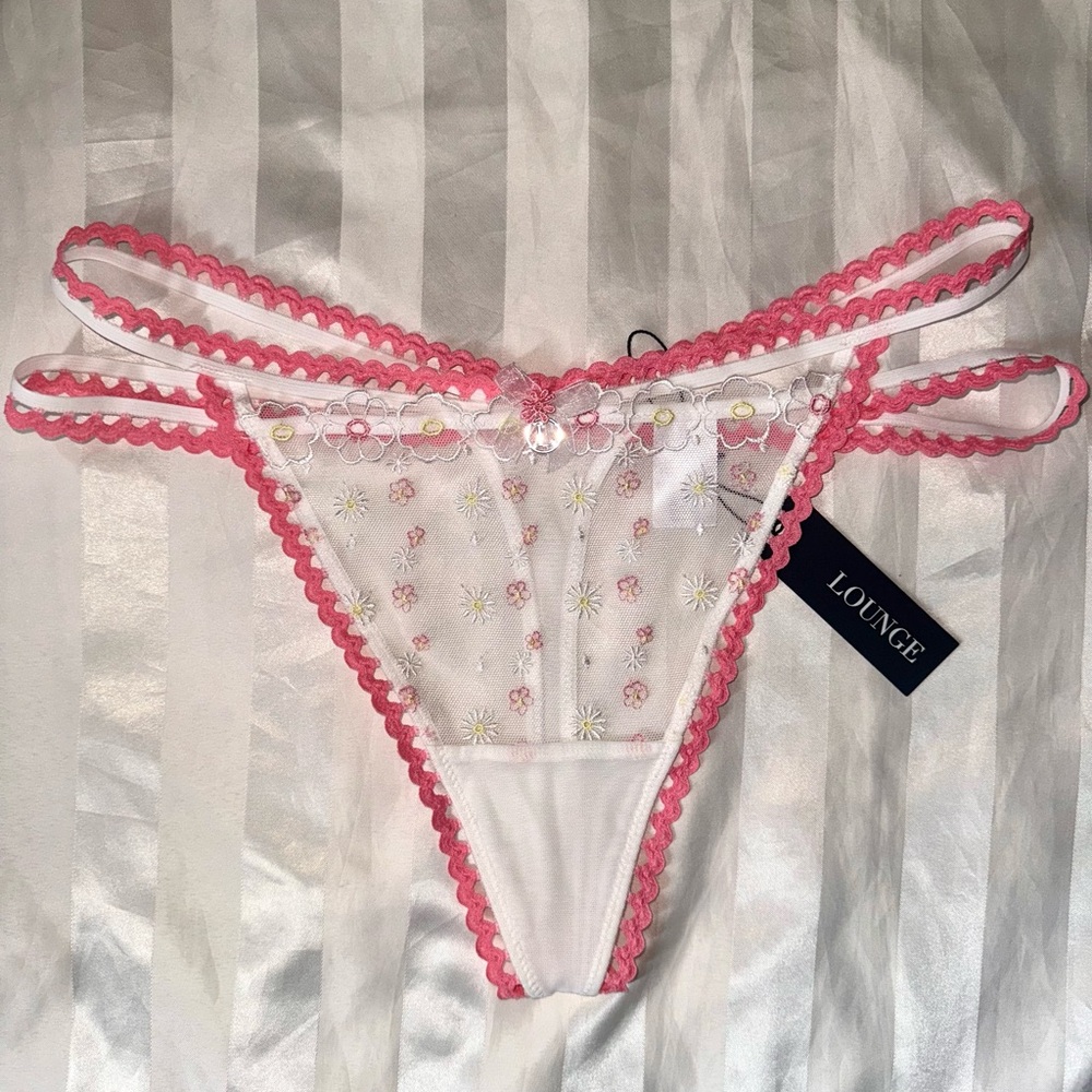 Lounge Underwear Daisy embroidered thong
